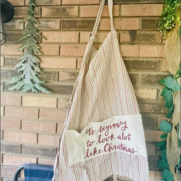 *It’s Beginning to Look a Lot Like Christmas Apron - Picture 4 of 10